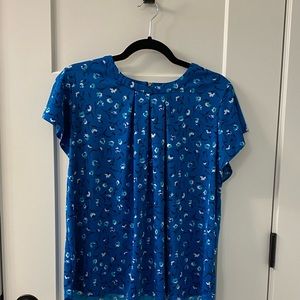 Gorgeous and comfortable back zip Worthington blue shirt with back zipper